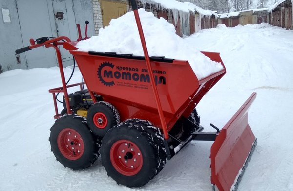 МОТОМУЛ помогает убирать и перевозить снег